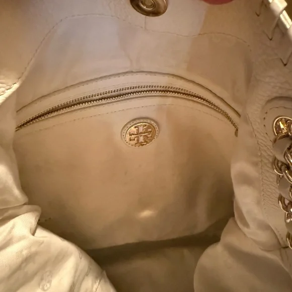 Tory Burch White Shoulder Bag with Chain-Link Strap - Picture 5 of 6